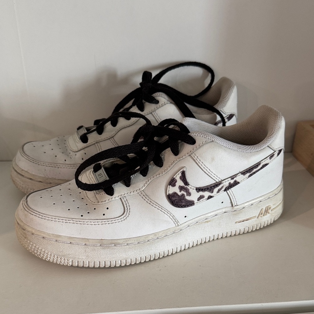 Nike Kids White Sneakers‎ with Black Pattern